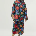 Πολύχρωμο καπιτονέ παλτό με φλοράλ στάμπα COMPANIA FANTASTICA
