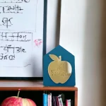 CHARM WOODEN HOUSE "#1 TEACHER" TABLE LIFELIKES