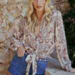 Μπλούζα εμπριμέ και ημιδιάφανη MOLLY BRACKEN SS25