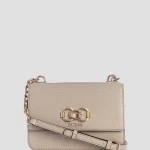 Μπεζ σατινέ τσάντα χιαστί με καπάκι GUESS FW25-26