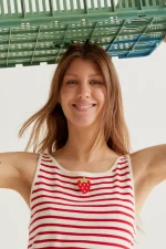 Λευκό και κόκκινο ριγέ τοπ με κέντημα φράουλας COMPANIA FANTASTICA SS26 - Image 6