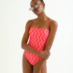 Μαγιό με ίσια λαιμόκοψη, τύπωμα Wave Red & Pink COMPANIA FANTASTICA SS26