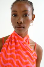 Σαρόνγκ με στάμπα Wave Red & Pink COMPANIA FANTASTICA SS26 - Image 4