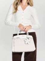 White logo melinda triple compartment satchel bag GUESS SS26 - Image 2