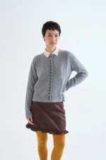 Ζακέτα σε ανοιχτό γκρι με μαύρα κουμπιά COMPANIA FANTASTICA FW26-27