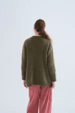 Πλεκτή ζακέτα σε λαδί χρώμα COMPANIA FANTASTICA FW26-27 - Image 2