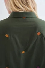 100% cotton shirt with vegetable embroidery COMPANIA FANTASTICA FW26-27 - Image 3