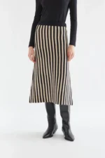 Μαύρη και μπεζ ριγέ μίντι φούστα COMPANIA FANTASTICA FW26-27