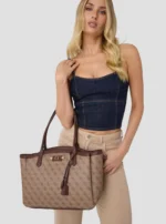 Καφέ τσάντα tote με λογότυπο Lindsey GUESS FW26-27 - Image 6