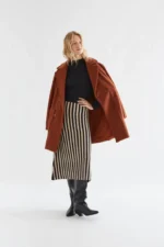 Μαύρη και μπεζ ριγέ μίντι φούστα COMPANIA FANTASTICA FW26-27 - Image 4