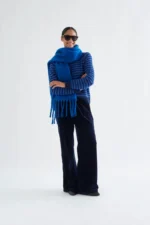 Πλεκτό πουλόβερ σε ριγέ σκούρο μπλε COMPANIA FANTASTICA FW26-27 - Image 4