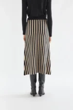 Μαύρη και μπεζ ριγέ μίντι φούστα COMPANIA FANTASTICA FW26-27 - Image 2